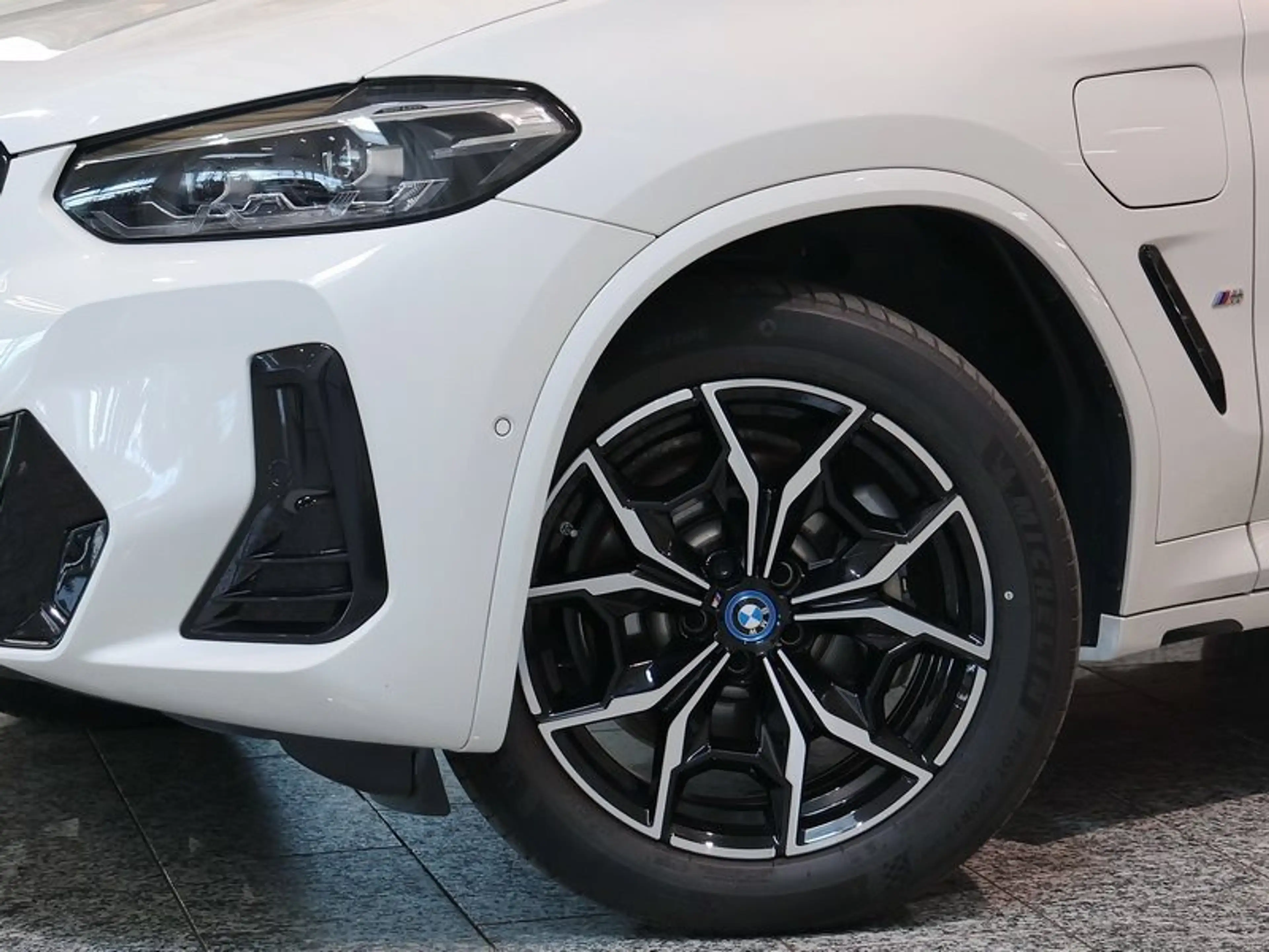 BMW X3 xDrive30e — photo 13
