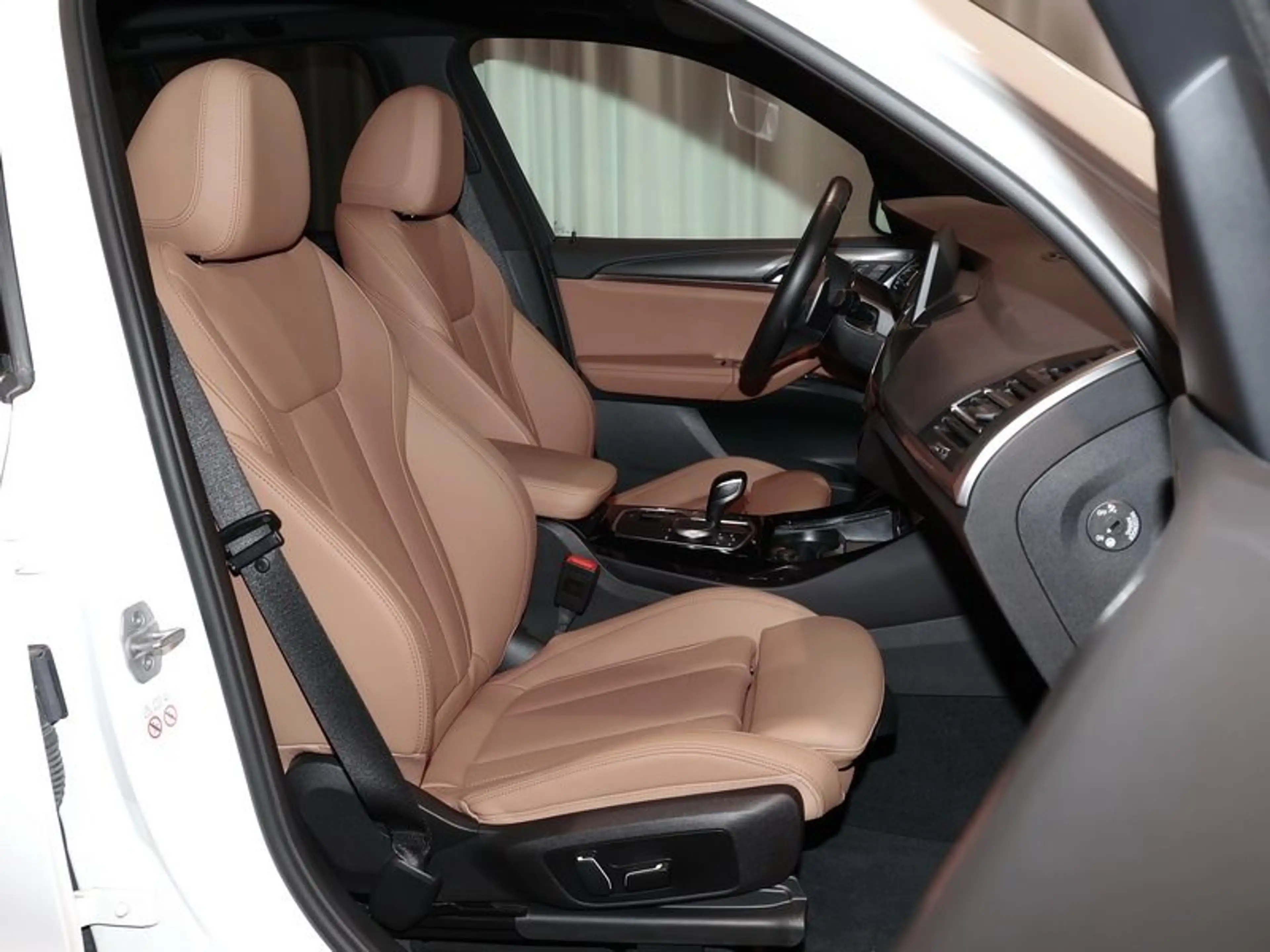 BMW X3 xDrive30e — photo 4