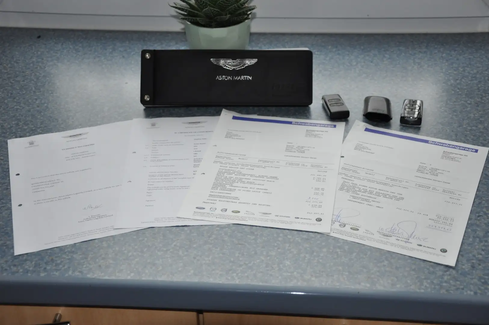 Aston Martin DBS Touchtronic - 2