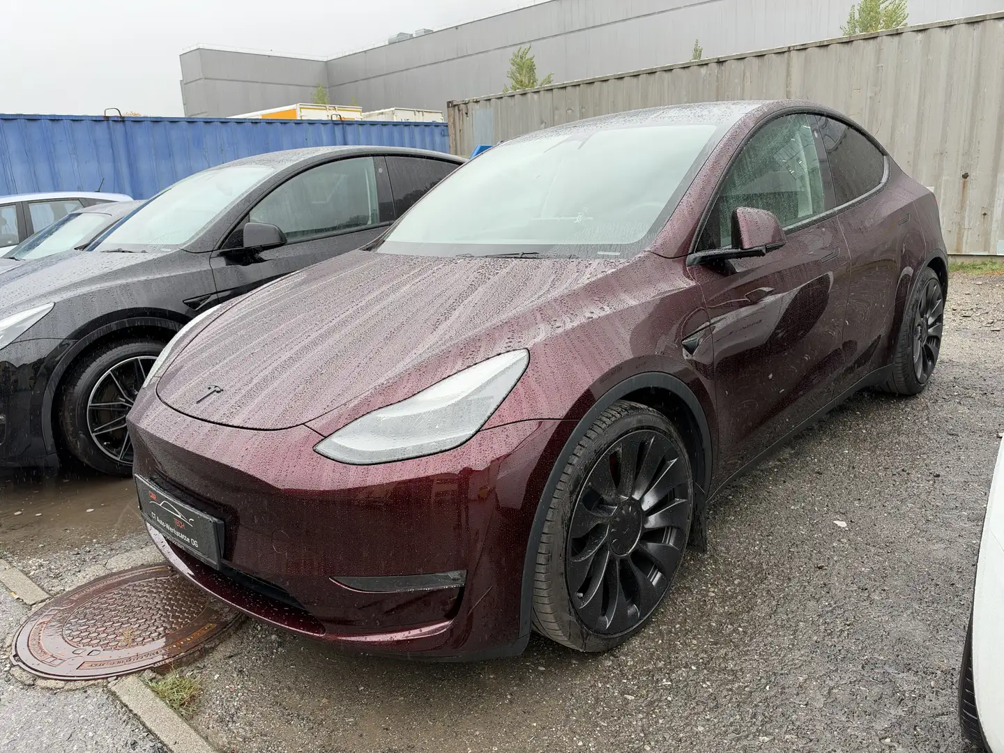 Tesla Model Y AWD Performance Rot - 1