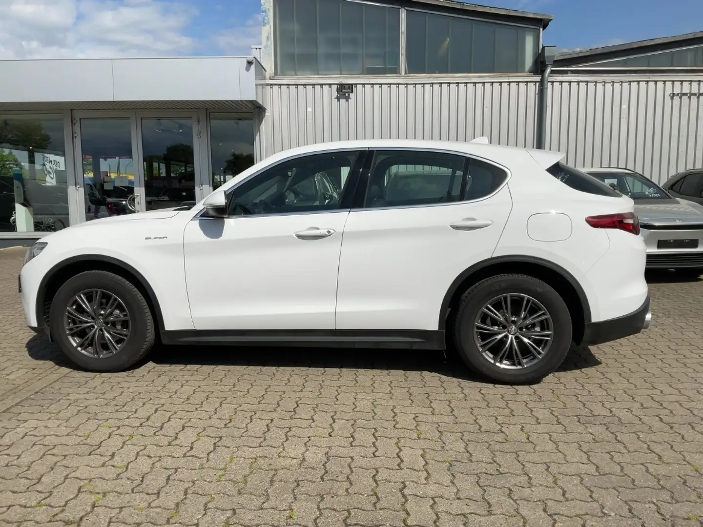 Alfa Romeo Stelvio 2.0 Turbo 16V FLA SpurW LM PDC Weiß - 2