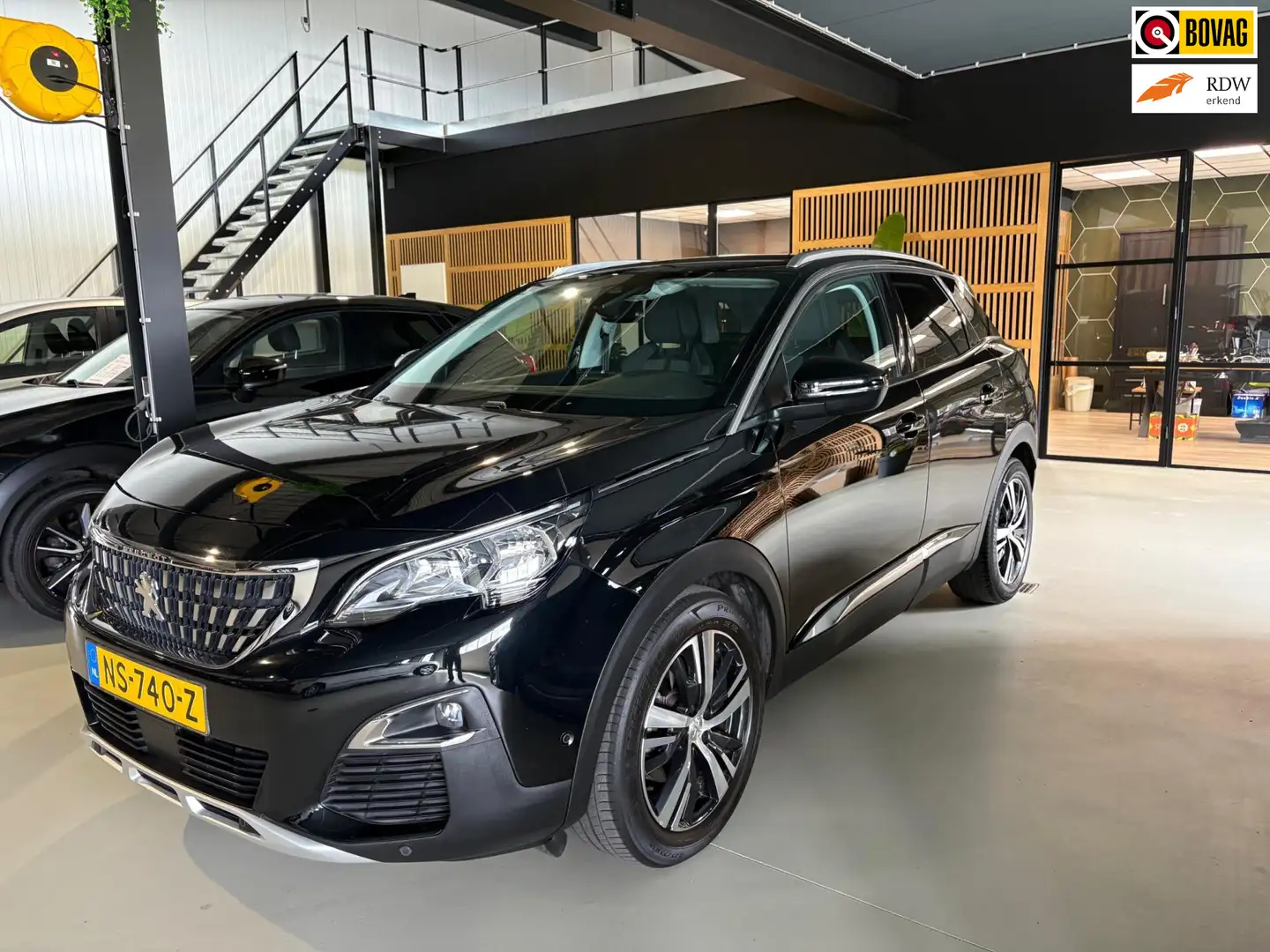 Peugeot 3008 1.2 PureTech Première Zwart - 1