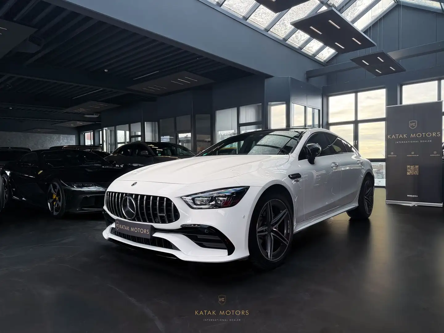 Mercedes-Benz AMG GT 53 4Matic+/NIGHTPAKET/CARBON/BURMESTER/ Weiß - 2