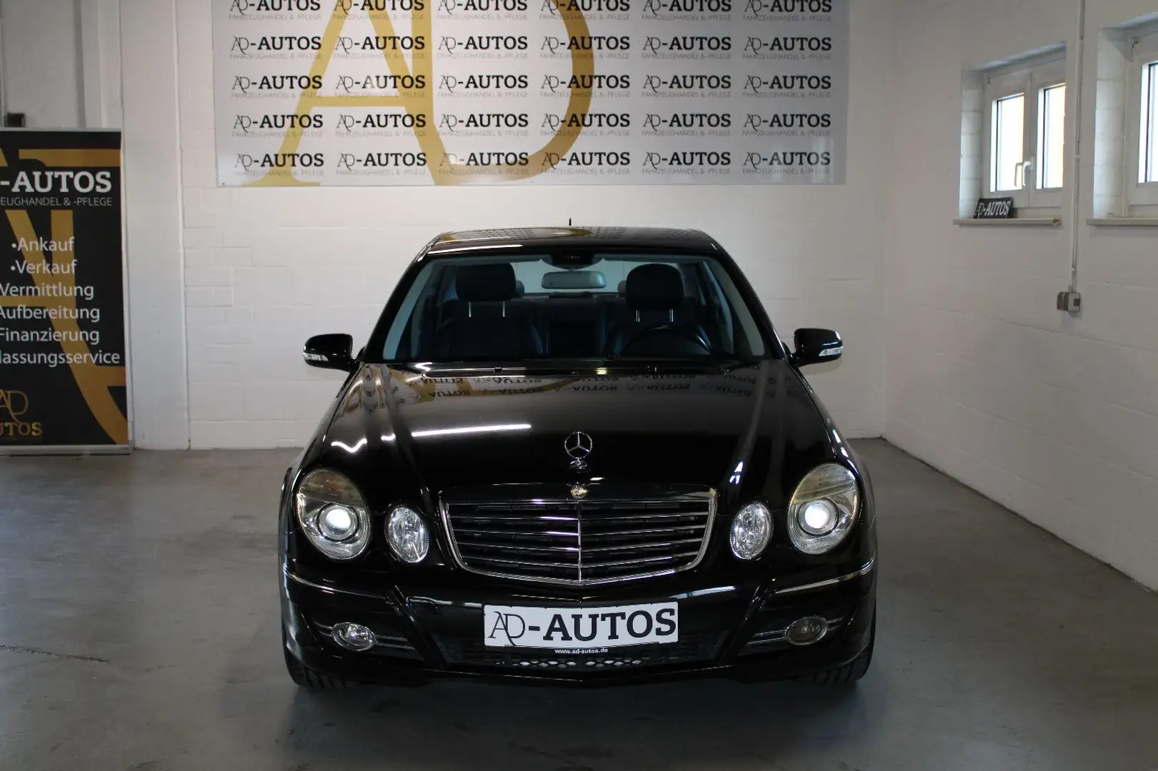 Mercedes-Benz E 200 E -Klasse 200 AVANTGARDE+SHZ+PDC+TEMP+LEDER+ Schwarz - 2