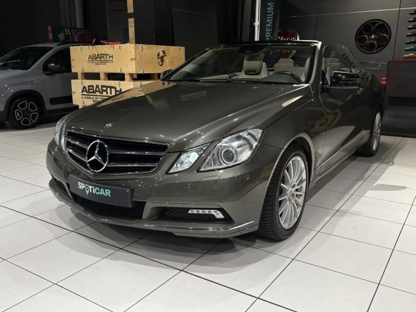 Mercedes-Benz CL E 200 CGI Gris - 1