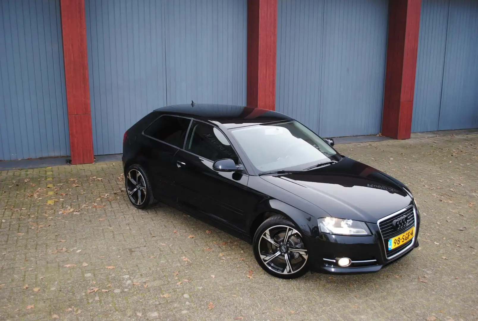 Audi A3 1.6 TDI Attraction Business Edition uitvoering Zwart - 2