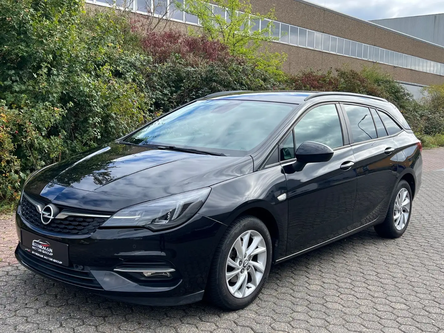 Opel Astra Kombi SportsTourer 1.2 DI 130PS/FL/NAV/KAM Noir - 1