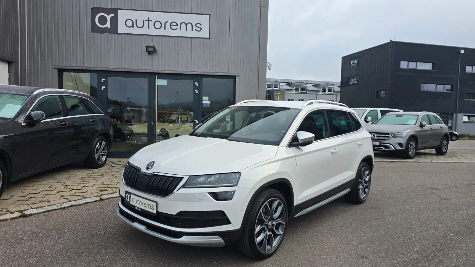 Skoda Karoq Scout 4x4*ACC*ASSIST*AHK* Weiß - 1