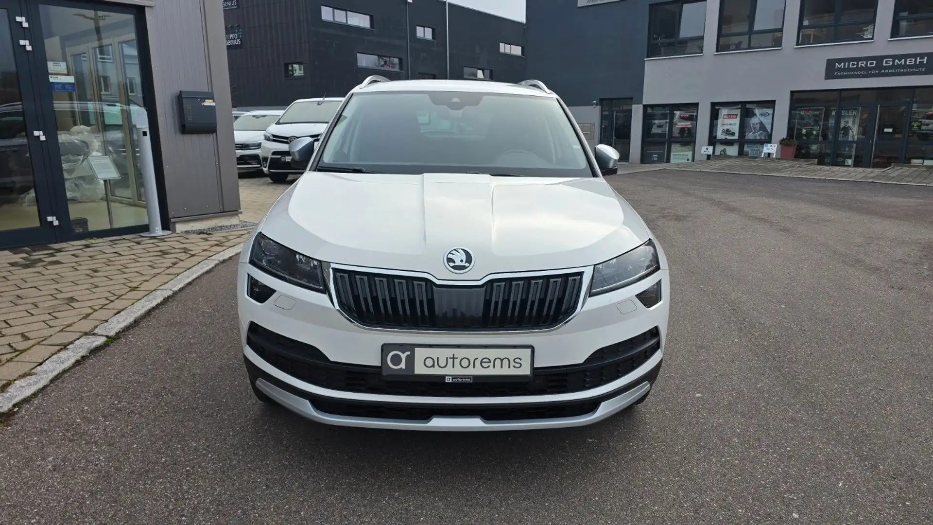 Skoda Karoq Scout 4x4*ACC*ASSIST*AHK* Weiß - 2