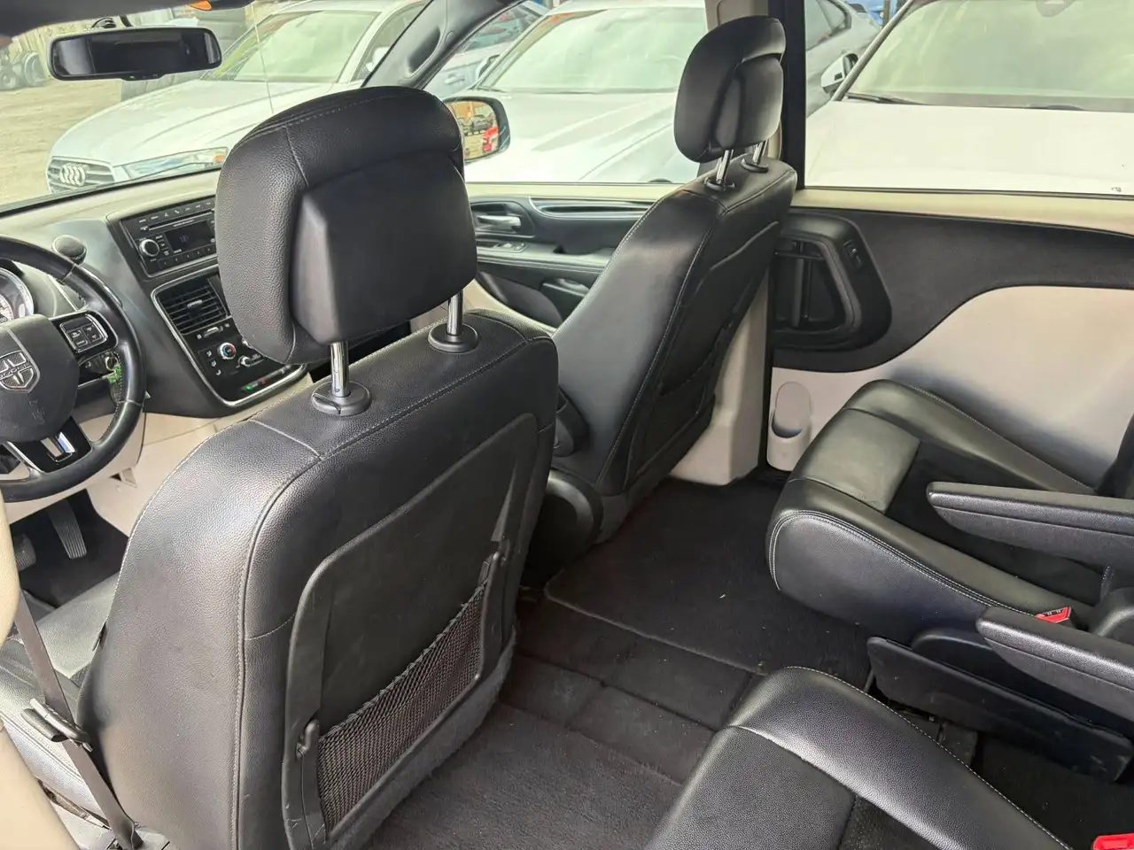 Dodge Grand Caravan снимка Dodge Grand Caravan