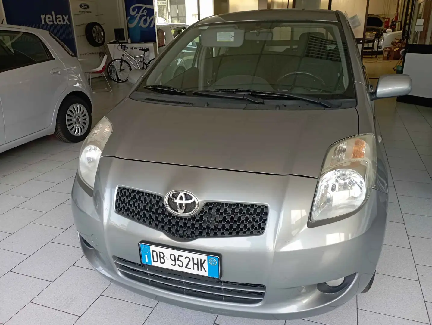 Toyota Yaris Yaris II 2005 5p 1.3 Sol m-mt Grigio - 2