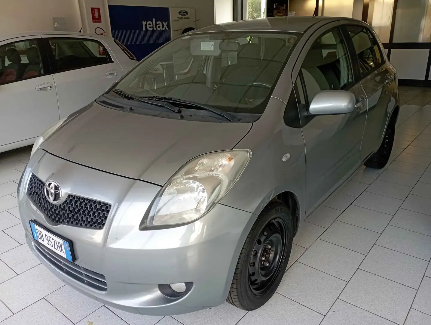 Toyota Yaris Yaris II 2005 5p 1.3 Sol m-mt Grigio - 1