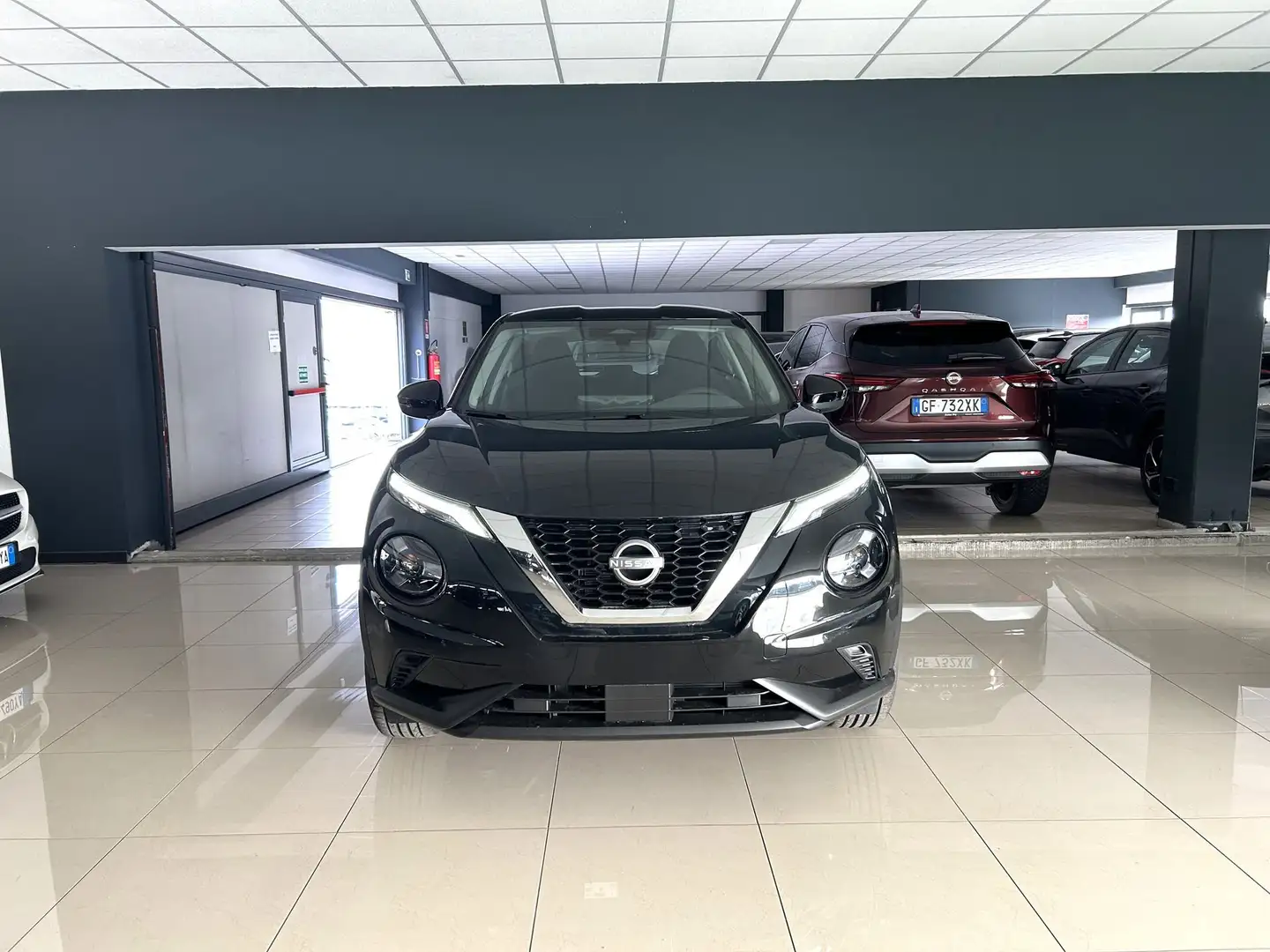 Nissan Juke 1.0 DIG-T 114 CV Acenta Comfort Pack Nuova Nero - 2