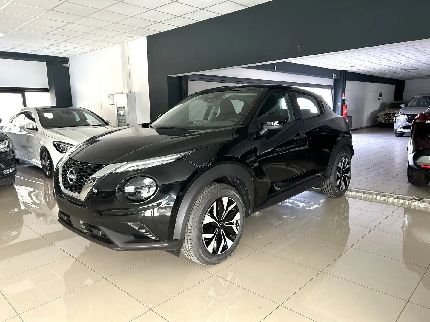 Nissan Juke 1.0 DIG-T 114 CV Acenta Comfort Pack Nuova Nero - 1