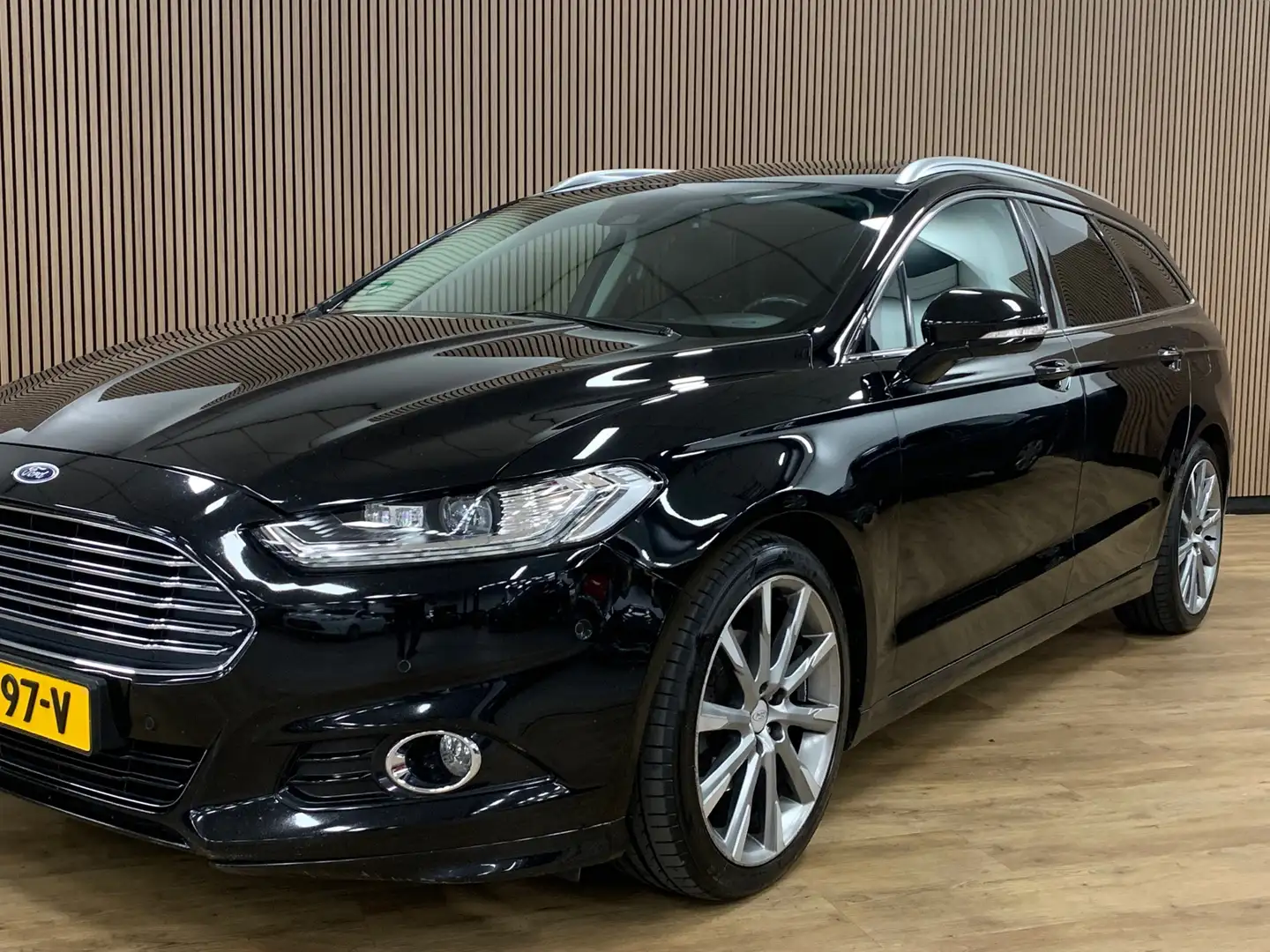 Ford Mondeo Wagon 1.5 Titanium|Automaat|Opendak|LED| Zwart - 2