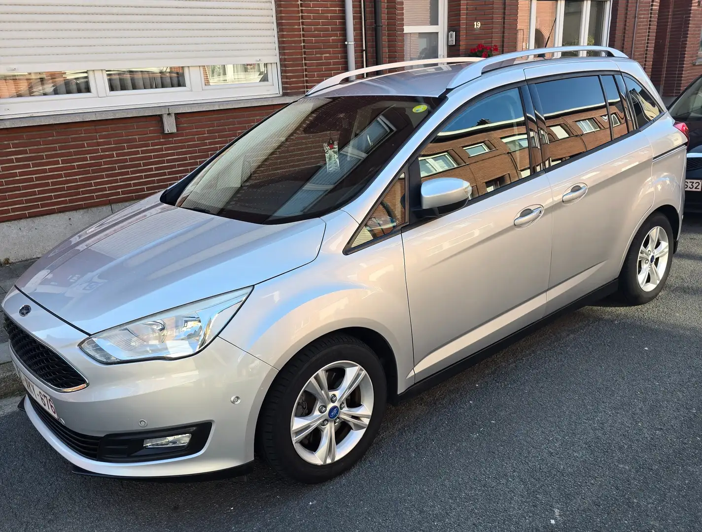 Ford Grand C-Max 1.5 TDCi Trend Start-Stop Grijs - 1