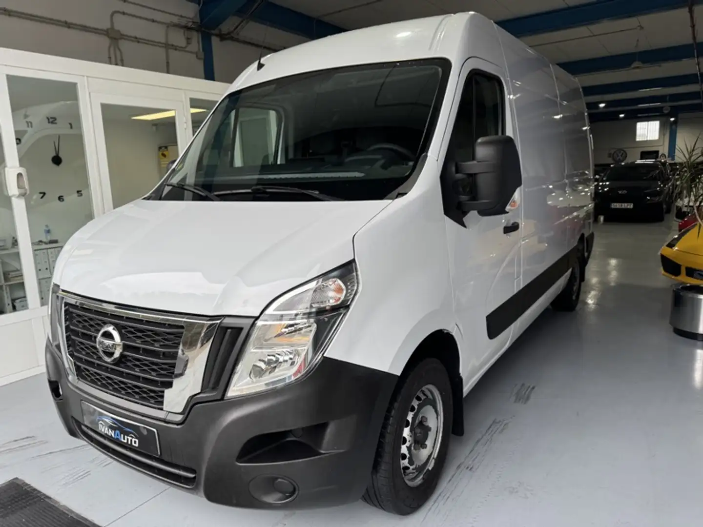 Nissan NV400 Combi 6 145 L2H2 3.5T FWD Comfort A/C Gas Weiß - 2