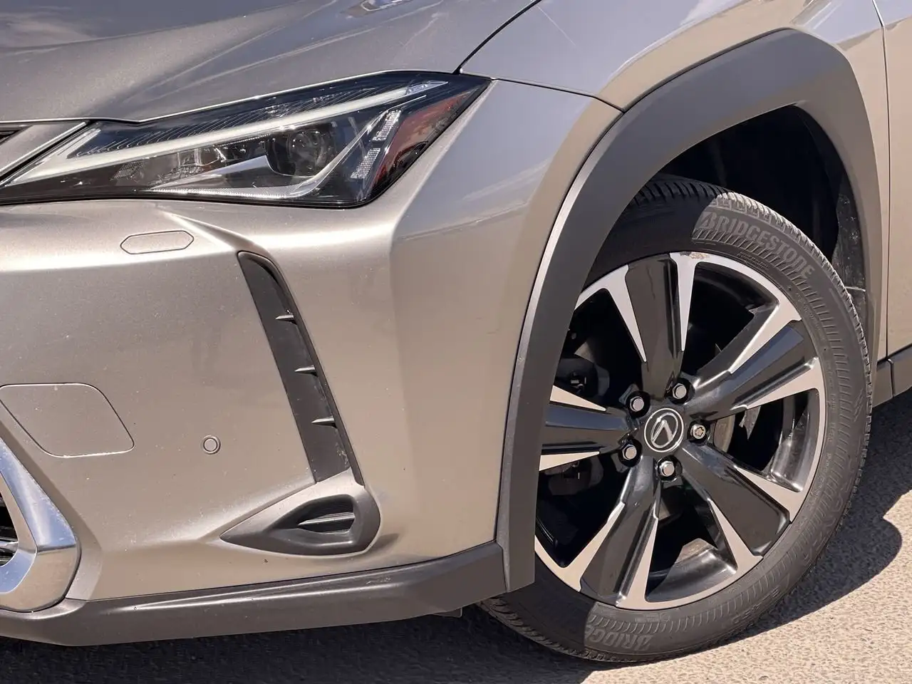 Lexus UX снимка Lexus UX