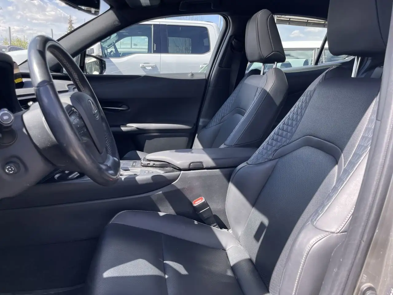 Lexus UX снимка Lexus UX
