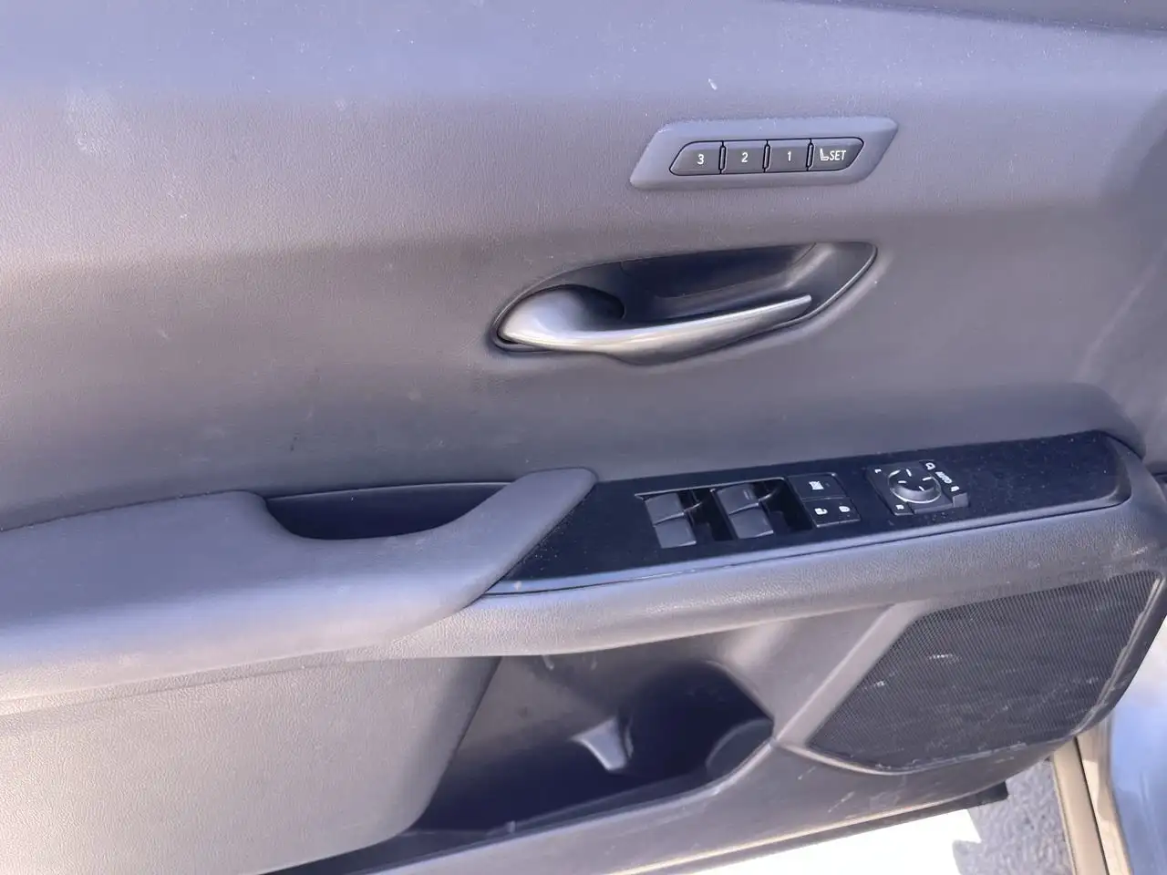 Lexus UX снимка Lexus UX