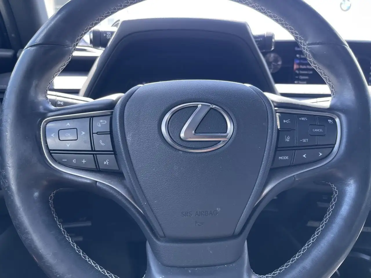 Lexus UX снимка Lexus UX