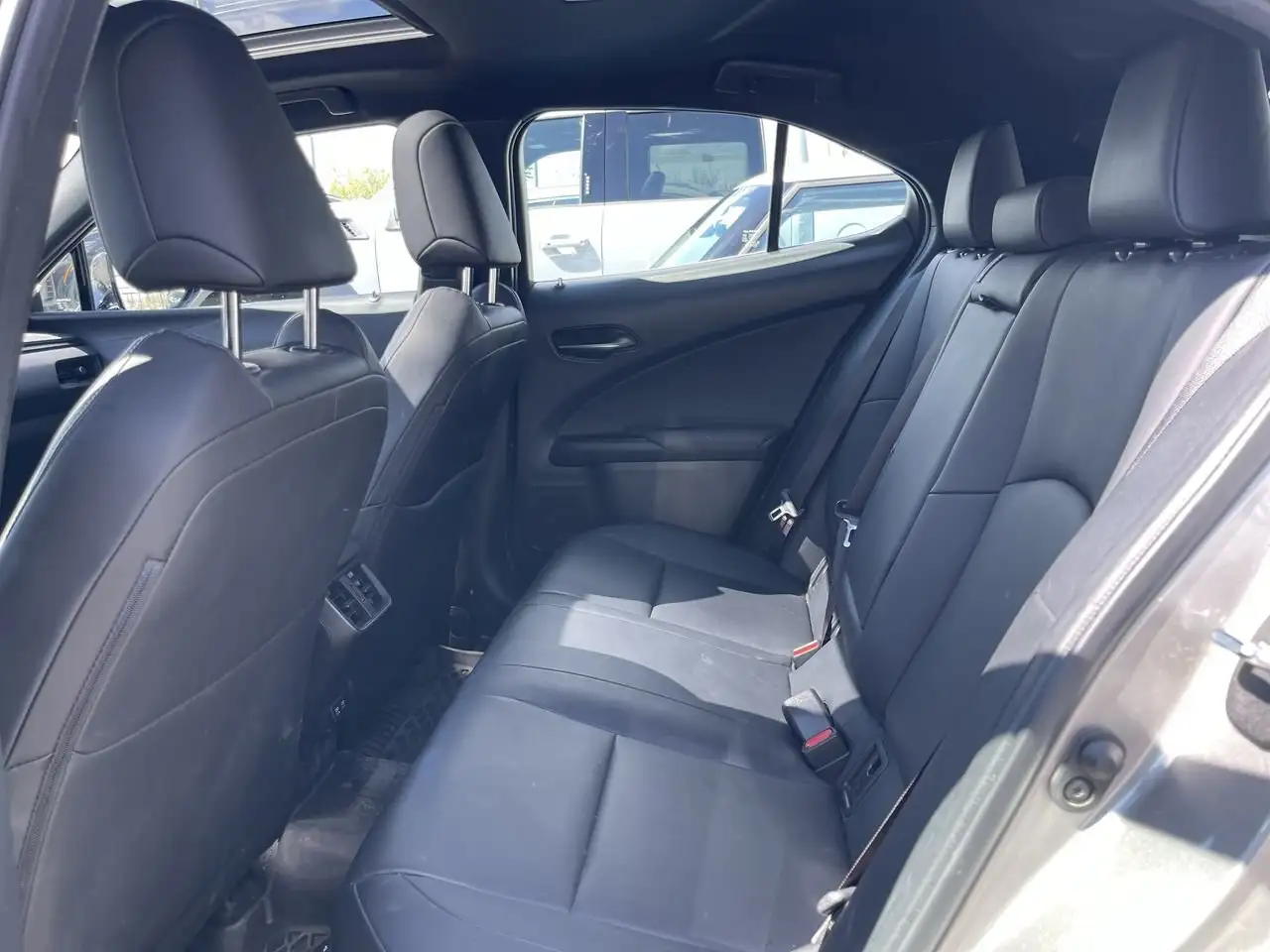 Lexus UX снимка Lexus UX