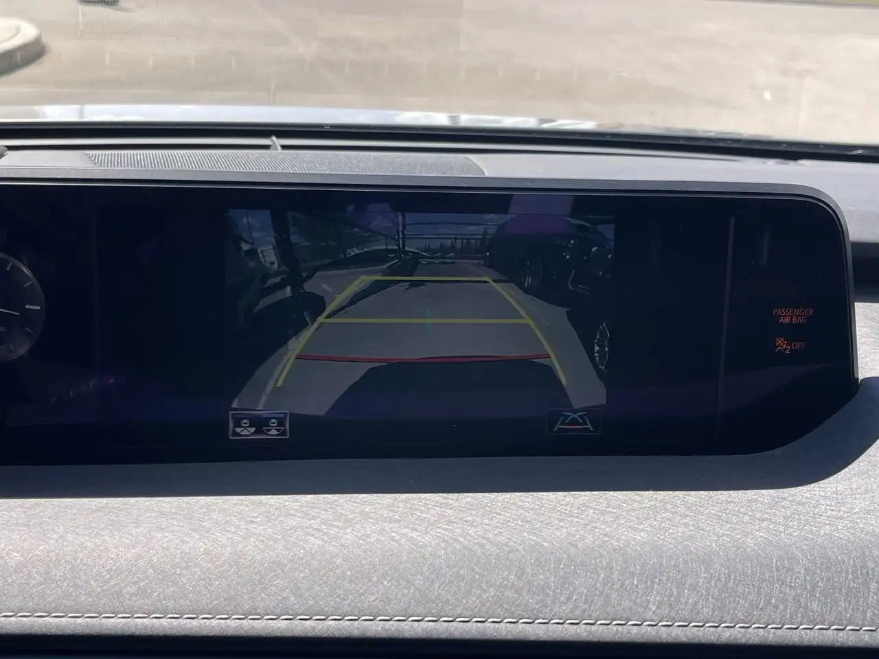 Lexus UX снимка Lexus UX