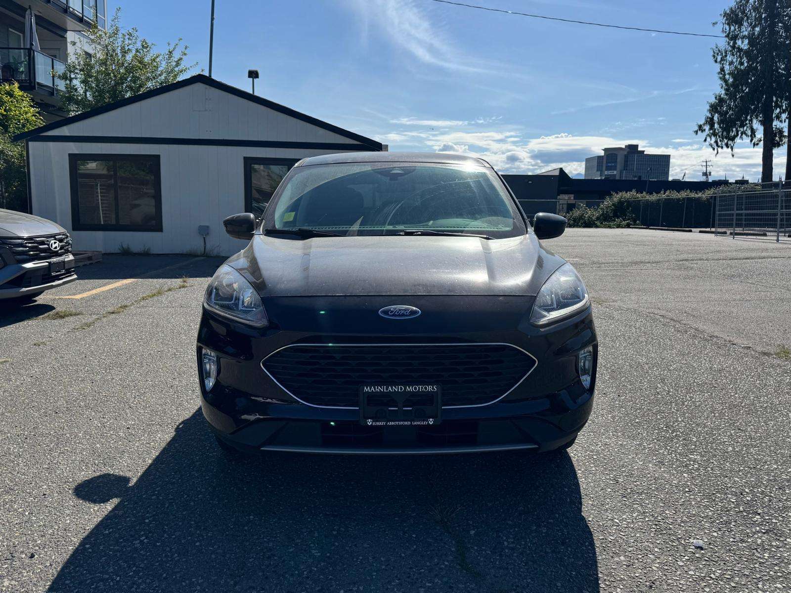 2022 Ford Escape Hybrid — view 2