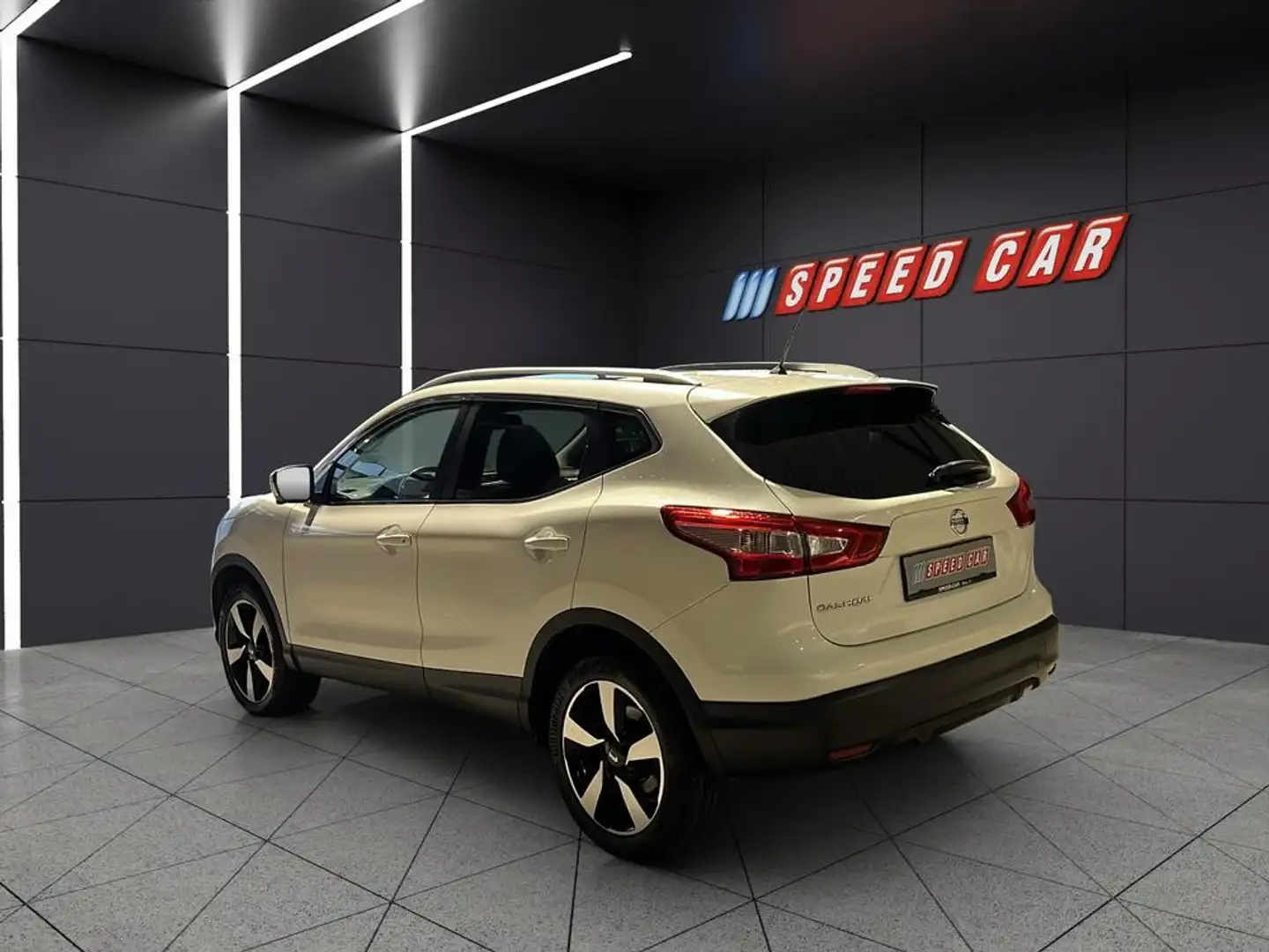 Nissan Qashqai 1,2 DIG-T N-Connecta Weiß - 1