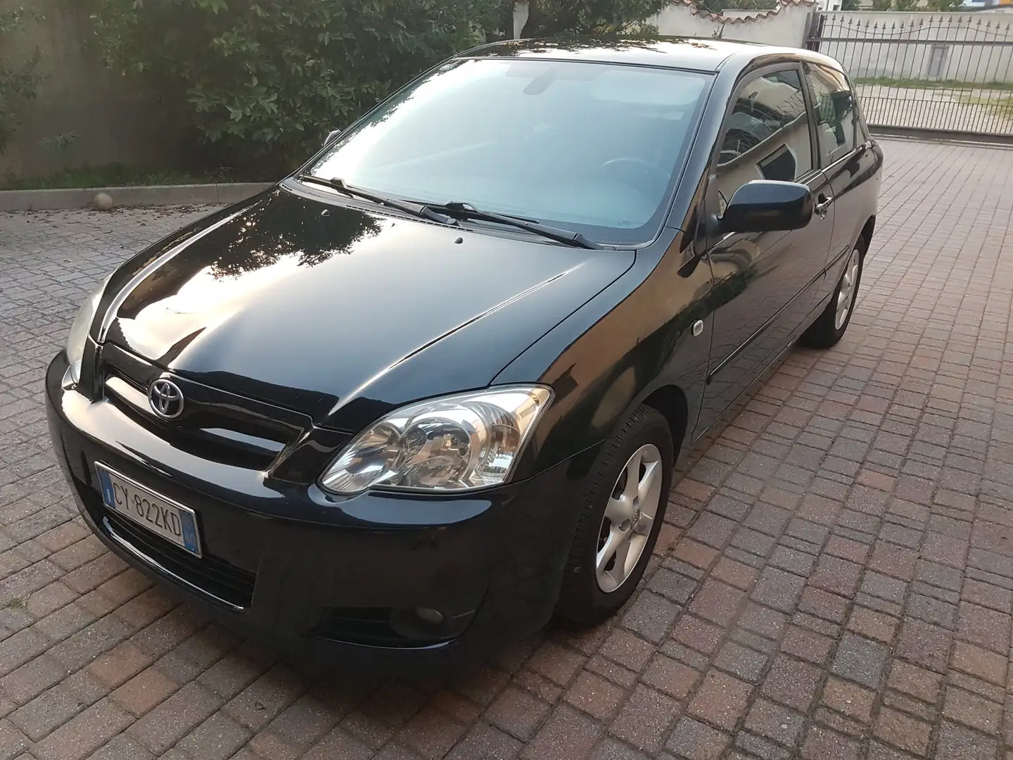 Toyota Corolla Corolla 2004 1.4 d-4d 3p Sol Černá - 1
