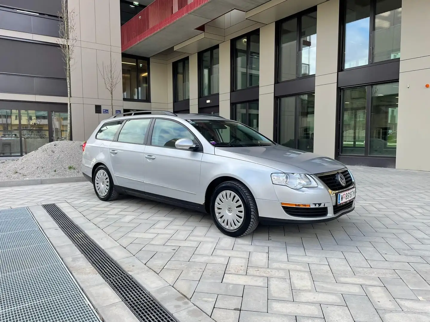 Volkswagen Passat Variant Blue Motion 1,9 TDI DPF Silber - 1