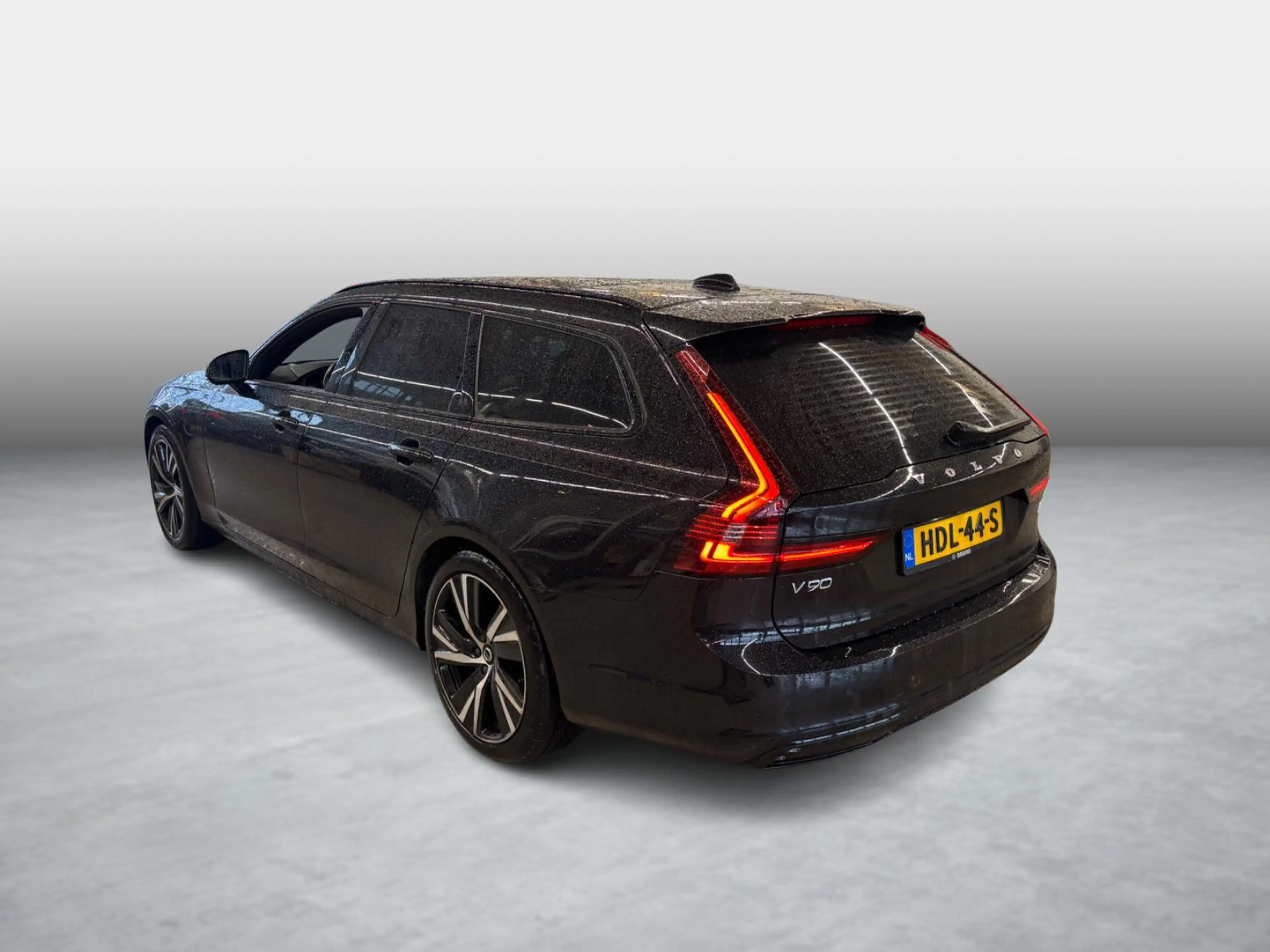 Volvo V90 2.0 T8 AWD R-Design | Harman Kardon Audio | Panora — photo 4