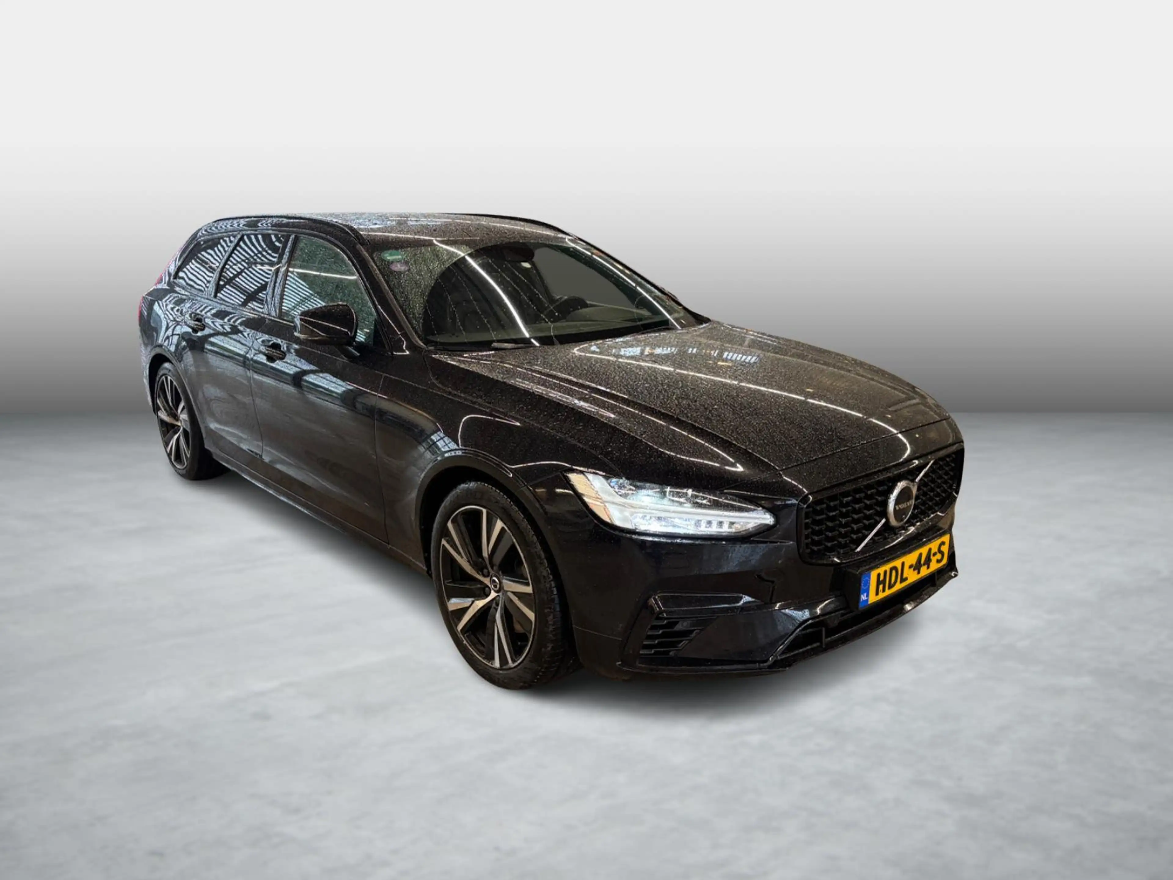 Volvo V90 2.0 T8 AWD R-Design | Harman Kardon Audio | Panora — photo 3