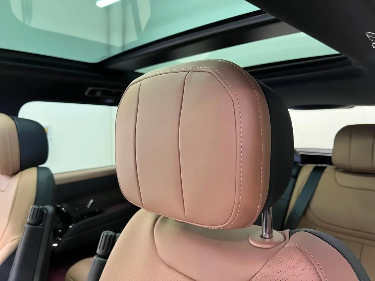 Land Rover Range Rover Sport photo Land Rover Range Rover Sport