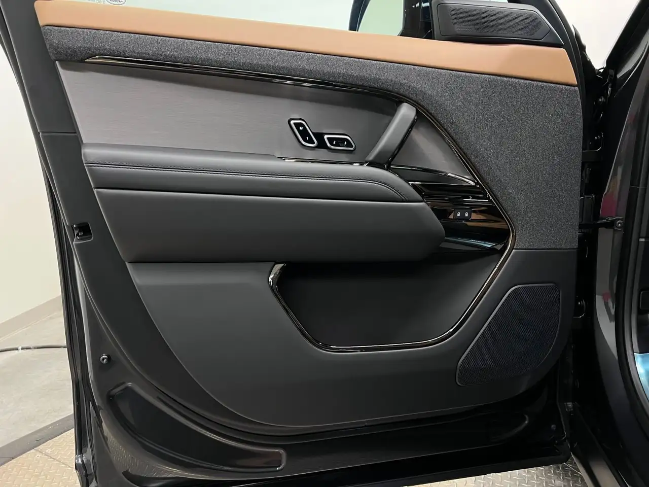 Land Rover Range Rover Sport photo Land Rover Range Rover Sport