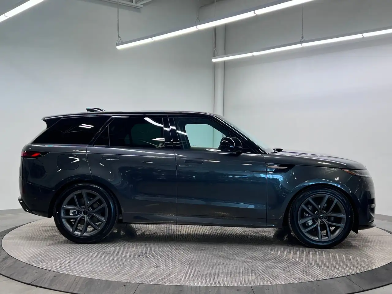 Land Rover Range Rover Sport photo Land Rover Range Rover Sport