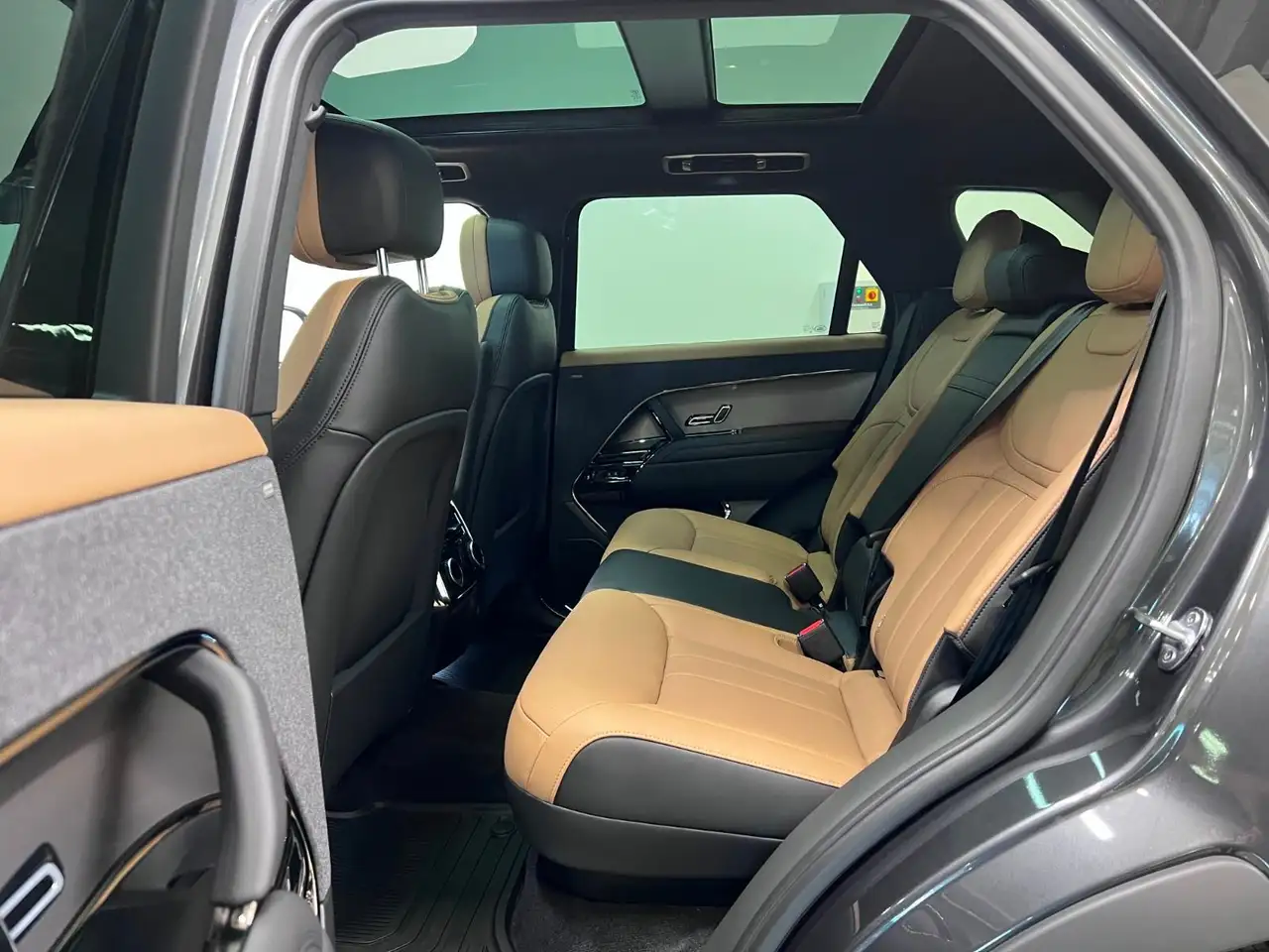 Land Rover Range Rover Sport photo Land Rover Range Rover Sport