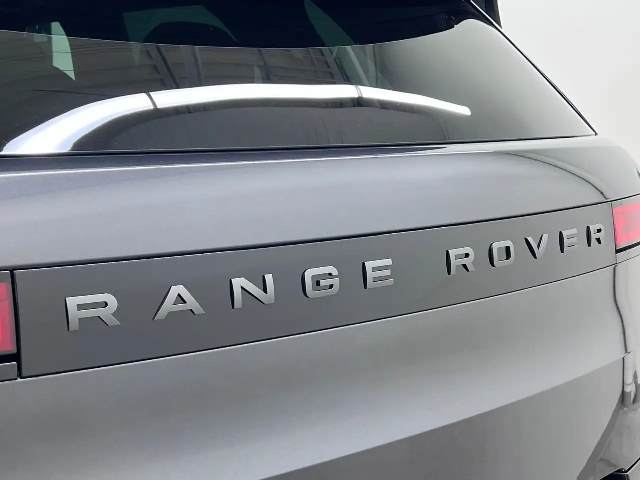 Land Rover Range Rover Sport photo Land Rover Range Rover Sport