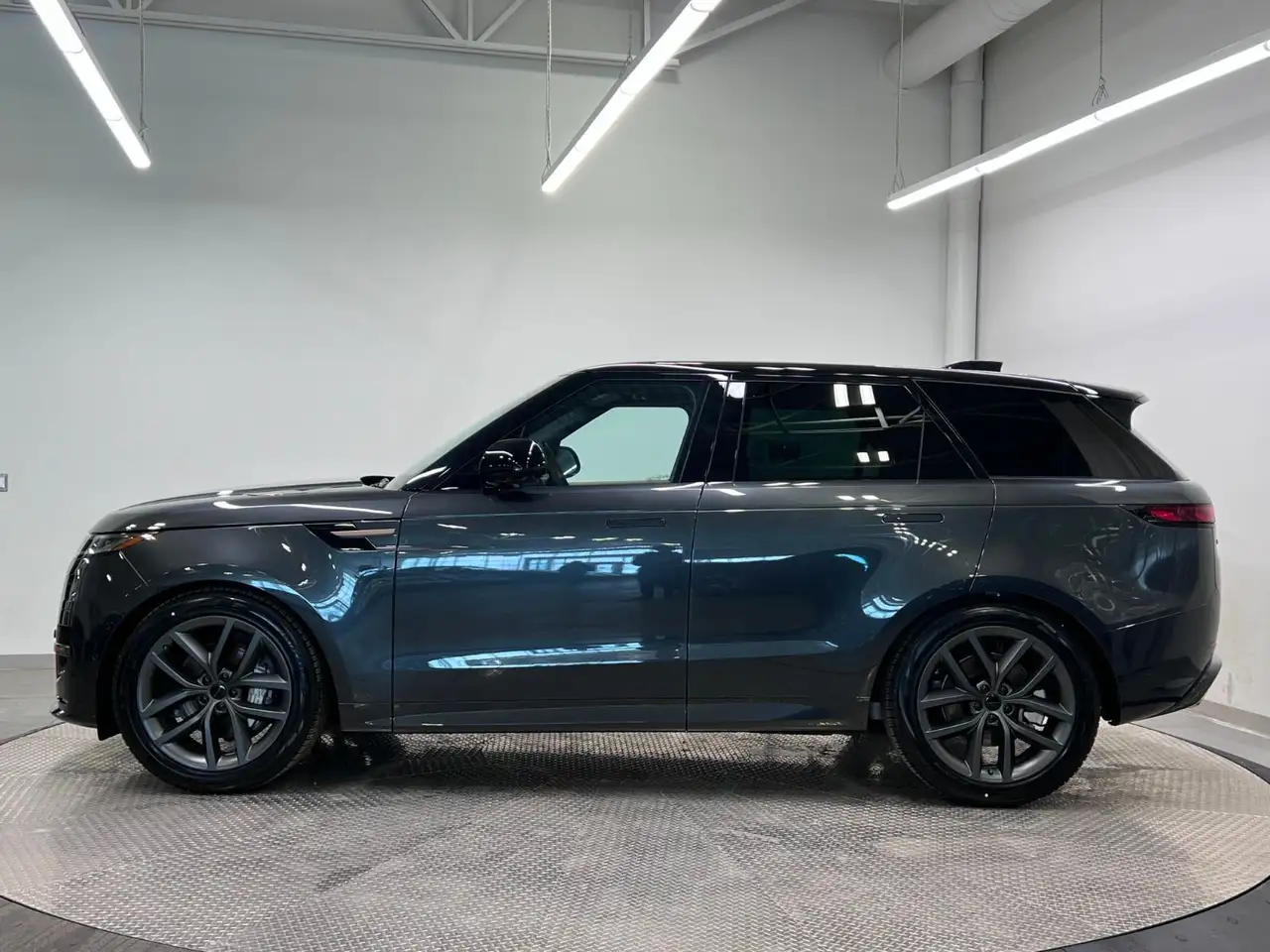Land Rover Range Rover Sport photo Land Rover Range Rover Sport
