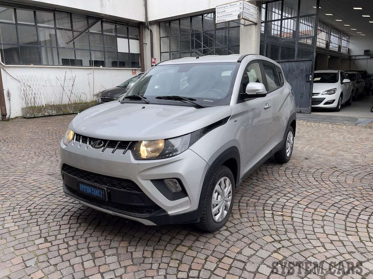 Mahindra KUV100 1.2 K8