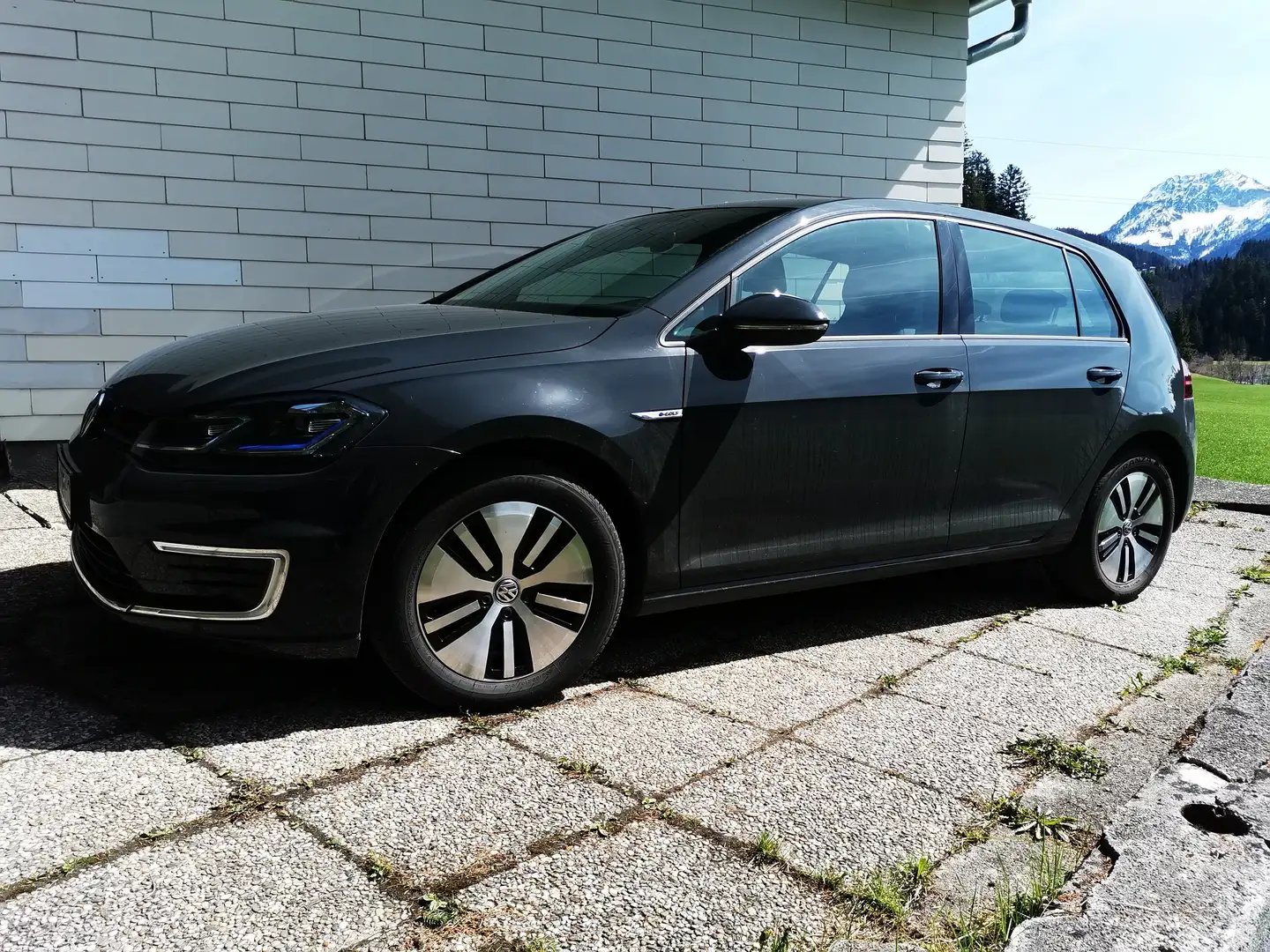 Volkswagen e-Golf e-Golf 35,8kWh (mit Batterie) Чорний - 2