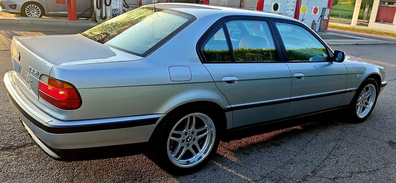 BMW 735i, foto 3