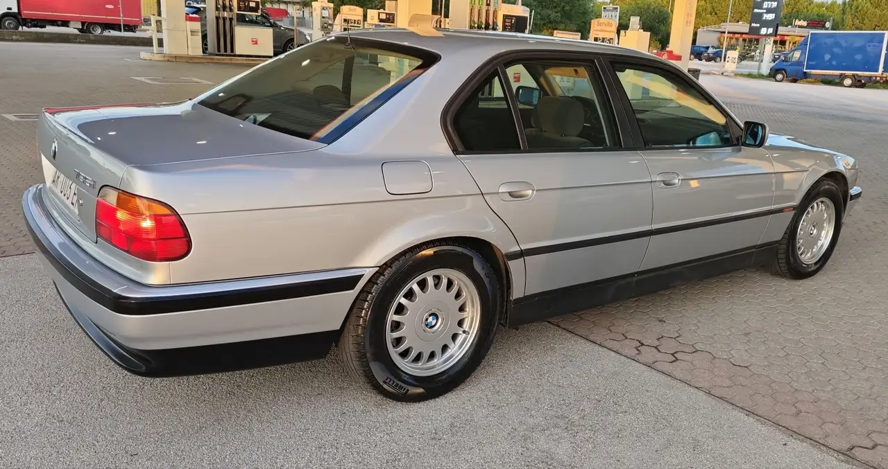 BMW 735i, foto 11