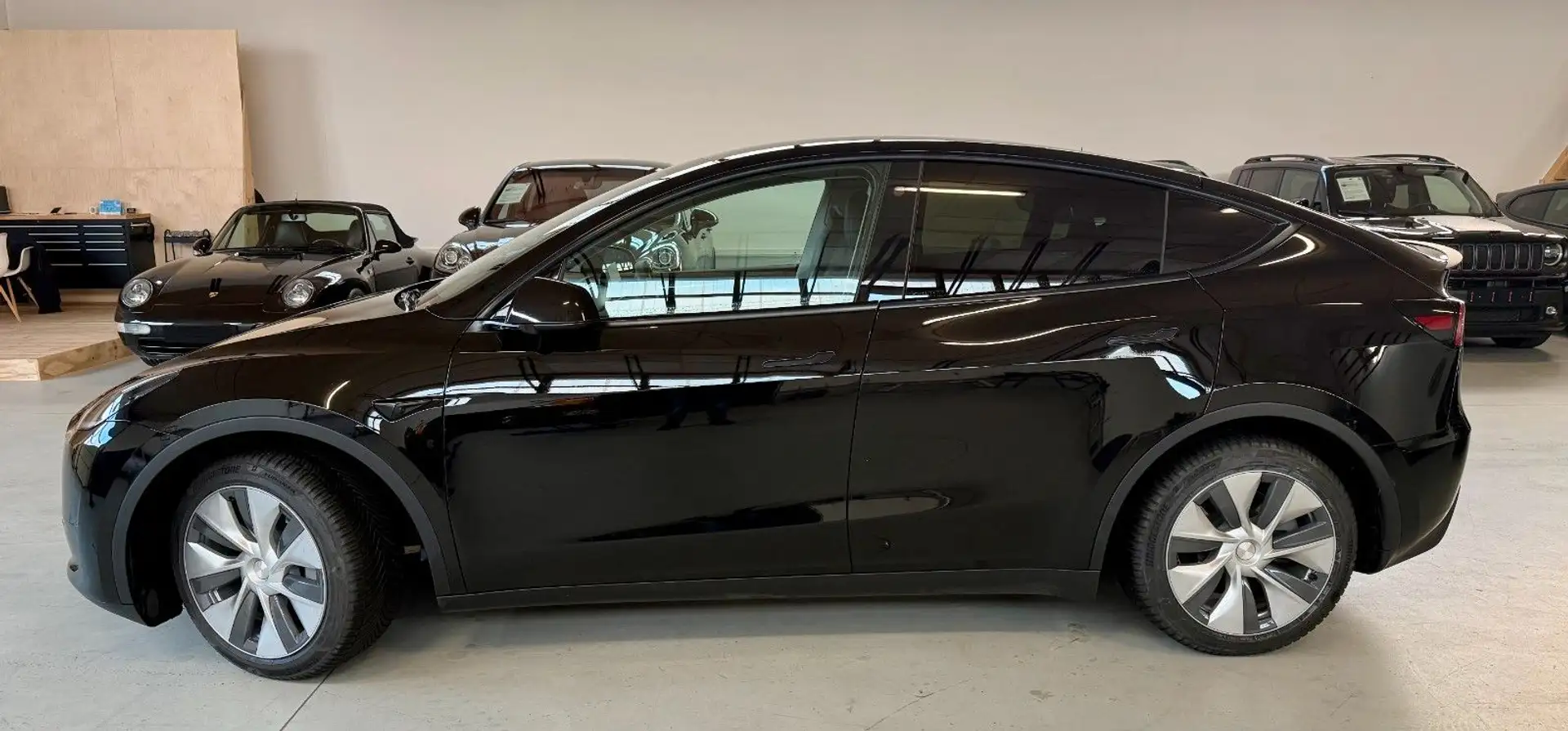 Tesla Model Y Basis RWD Noir - 2