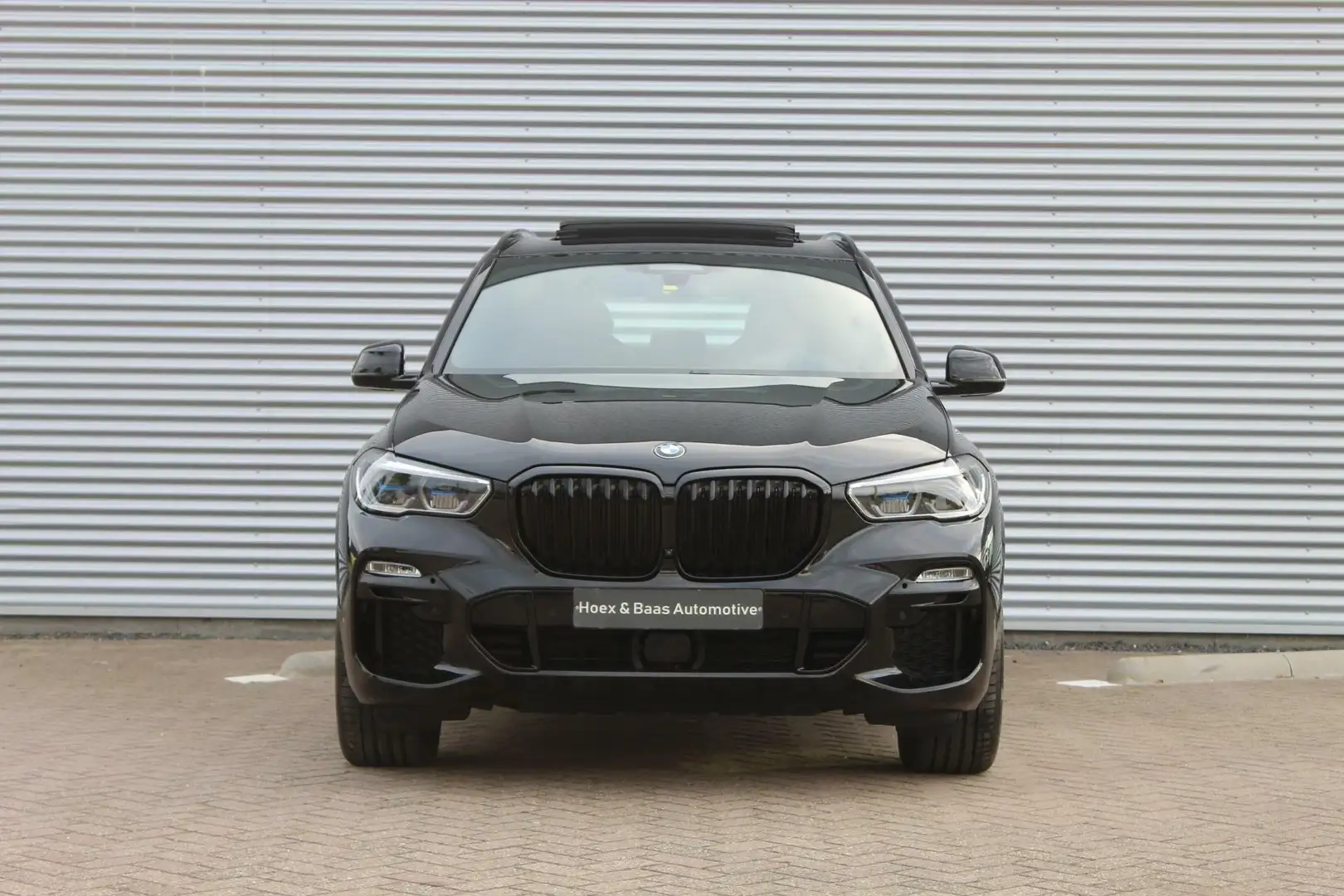 BMW X5 xDrive45e High Exe M-Sport/Pano/Trekhaak/M Perf st Zwart - 2