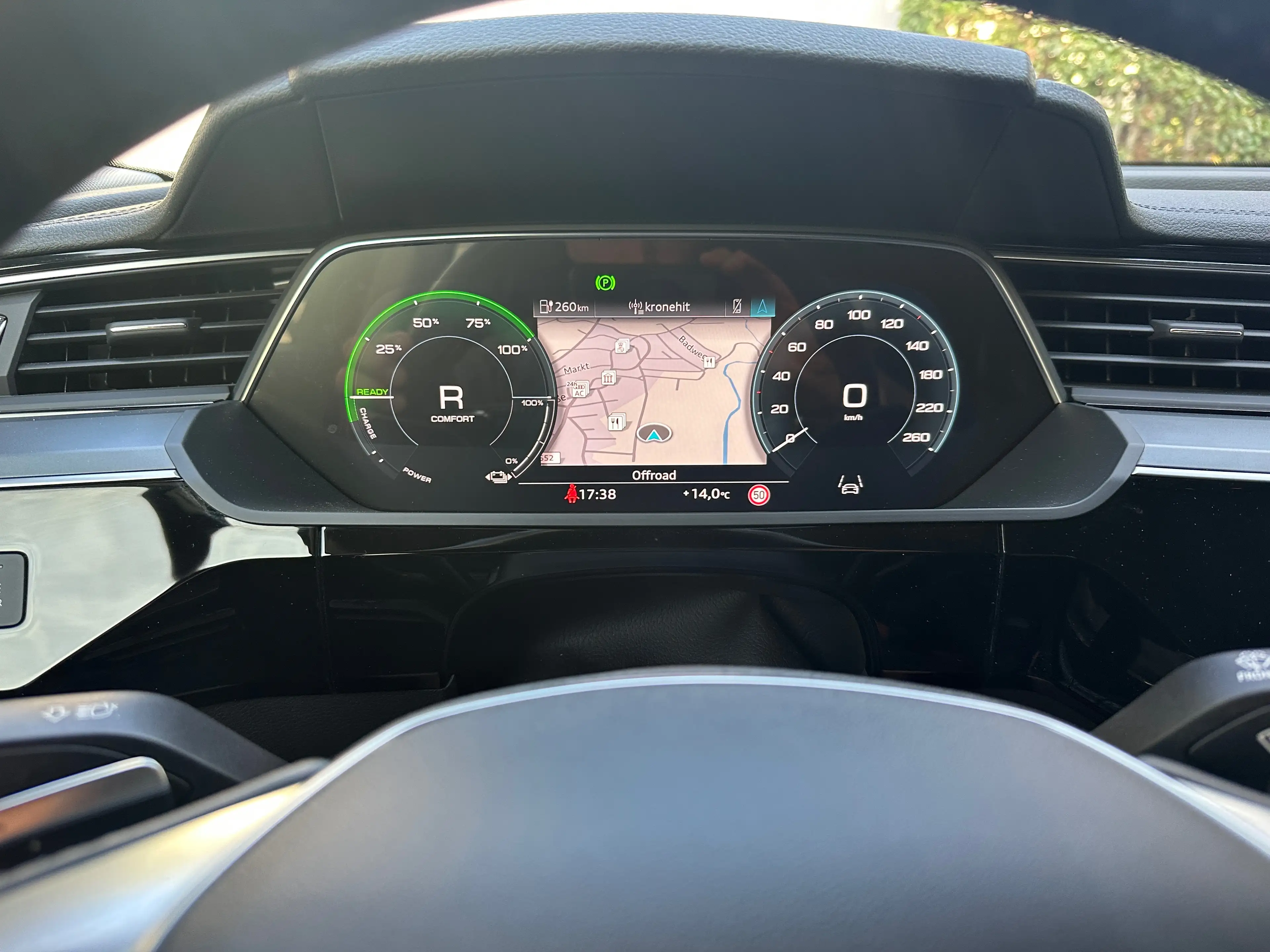 Audi e-tron 50 quattro basis — photo 15