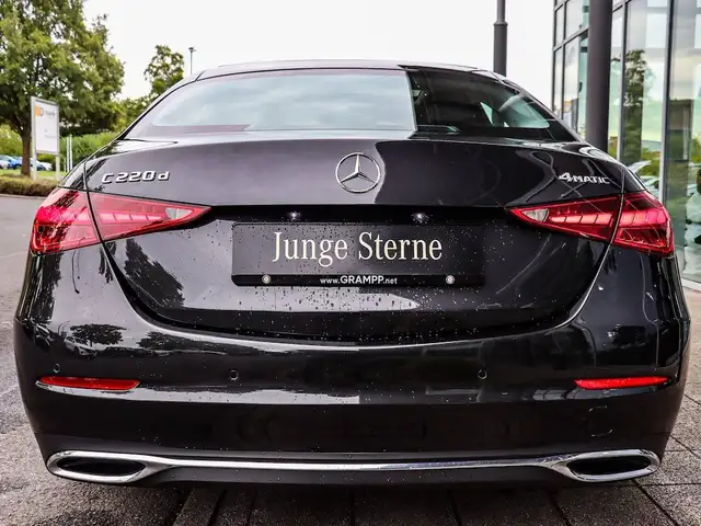 Mercedes-Benz C-Class view 4