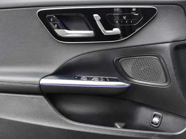 Mercedes-Benz C-Class view 12