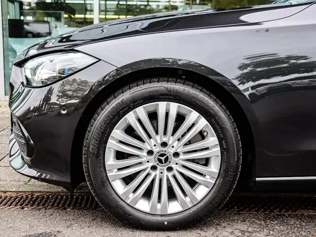 Mercedes-Benz C-Class view 11