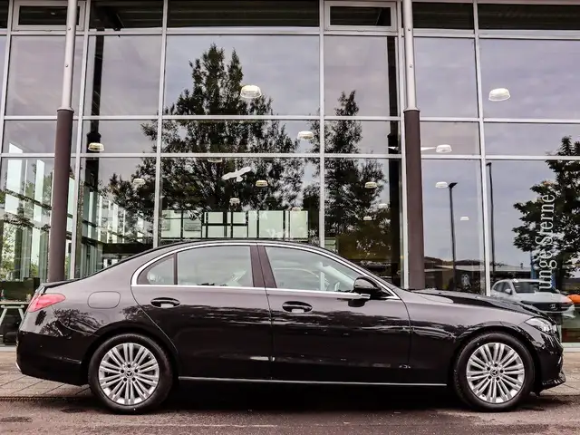 Mercedes-Benz C-Class view 8